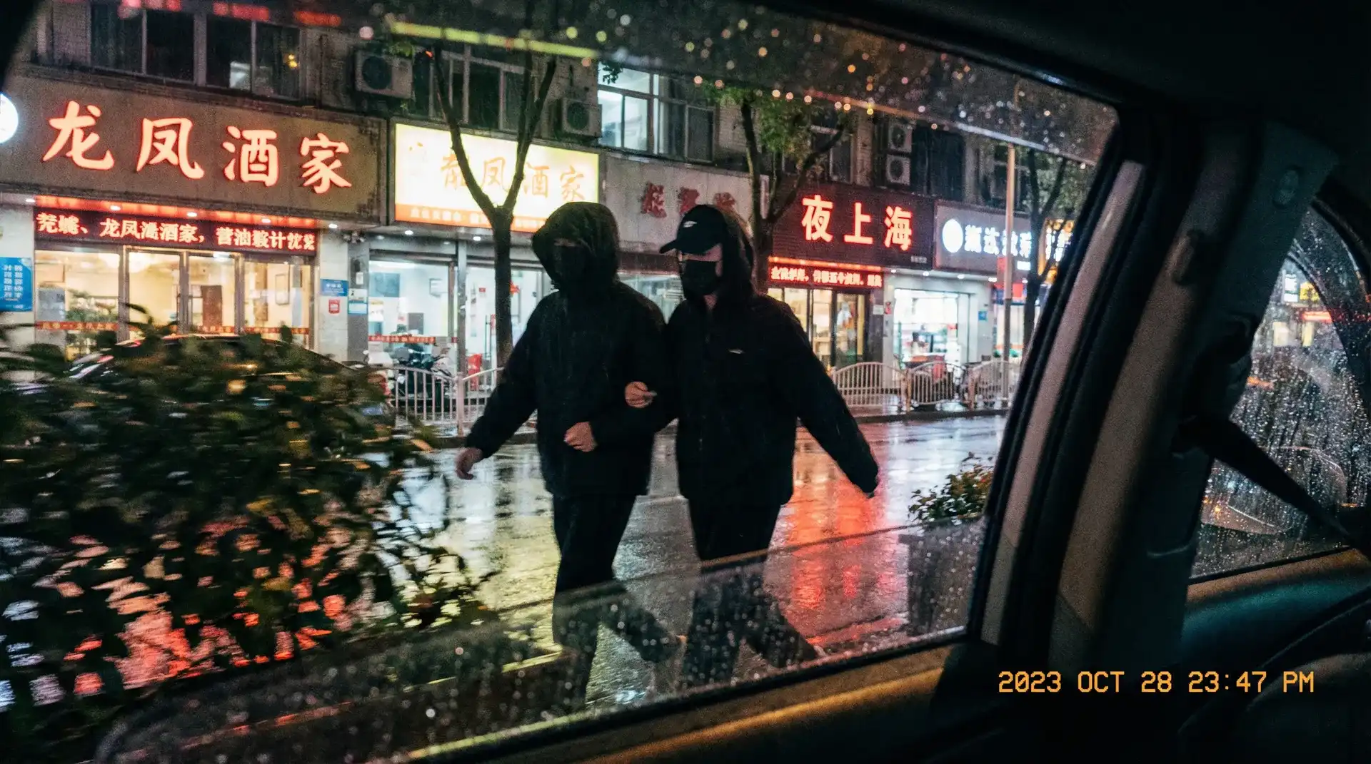 中欧体育 娱乐 - 顶流明星深夜密会现场抓拍照片